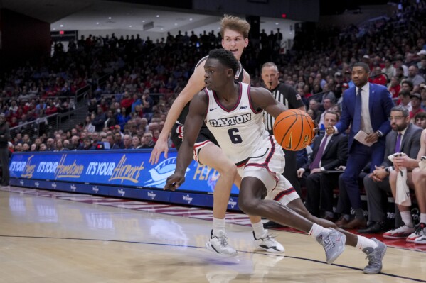 Dayton basketball score sale